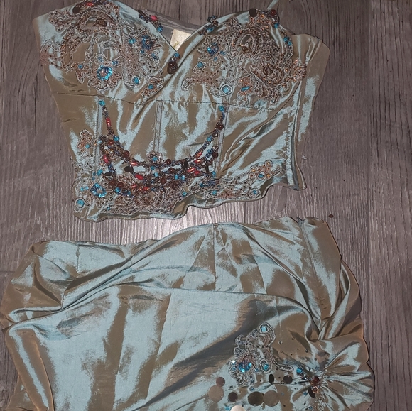 Beautiful 2 Peice Prom Dress - Picture 3 of 6